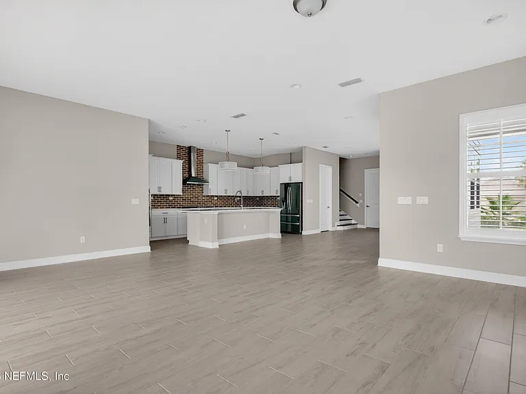 527 Marquesa Cir — Photo 12