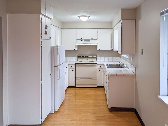 5th image of 3874 Liberty Rd S APT 8