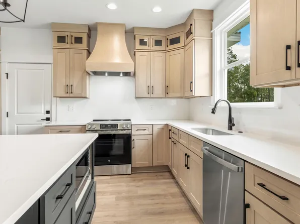 80 Clarke Hill Rd, Freeport, FL 32439