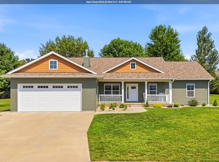 206 Laci Dru Dr, Mediapolis, IA 52637