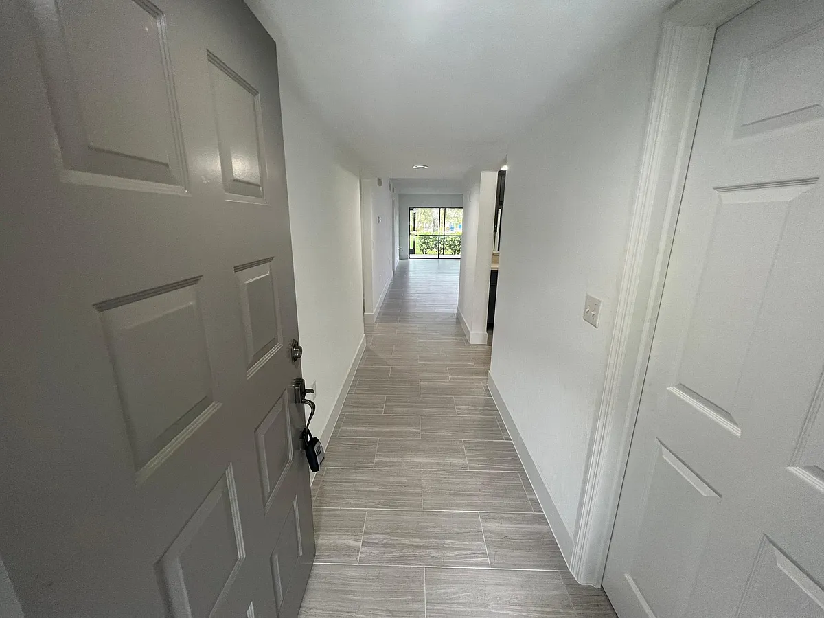 Building Photo - 1208 Commonwealth Cir #102