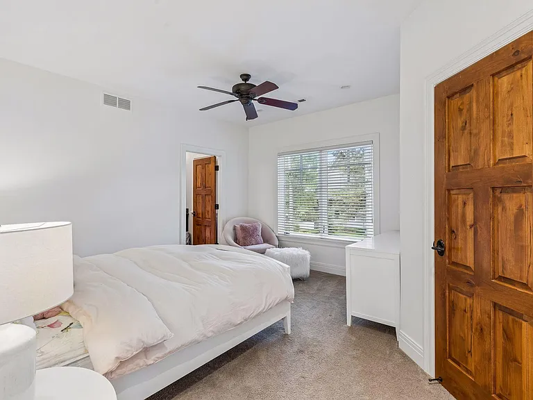 15700 Portico Dr — Photo 47