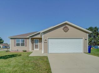 1626 Prairie Knoll Dr, Janesville, WI 53546