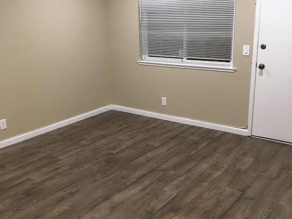 4th image of 1581 Mendenhall Dr APT 2