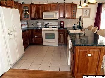 3rd image of 211 North St
