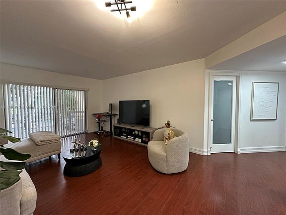 5th image of 8290 Lake Dr APT 222