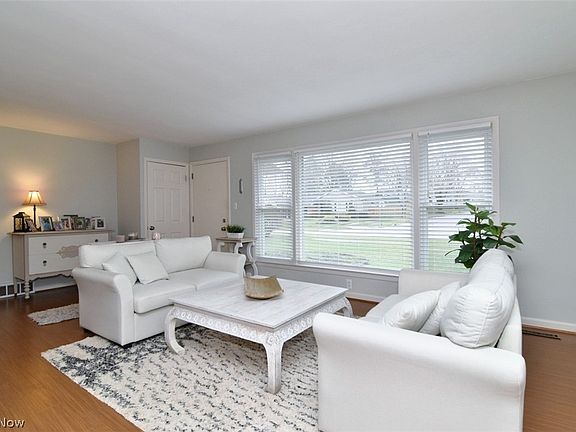 4th image of 6419 Longridge Rd