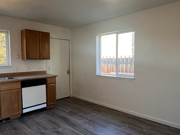 2211 N Airport Rd #4 — Photo 12