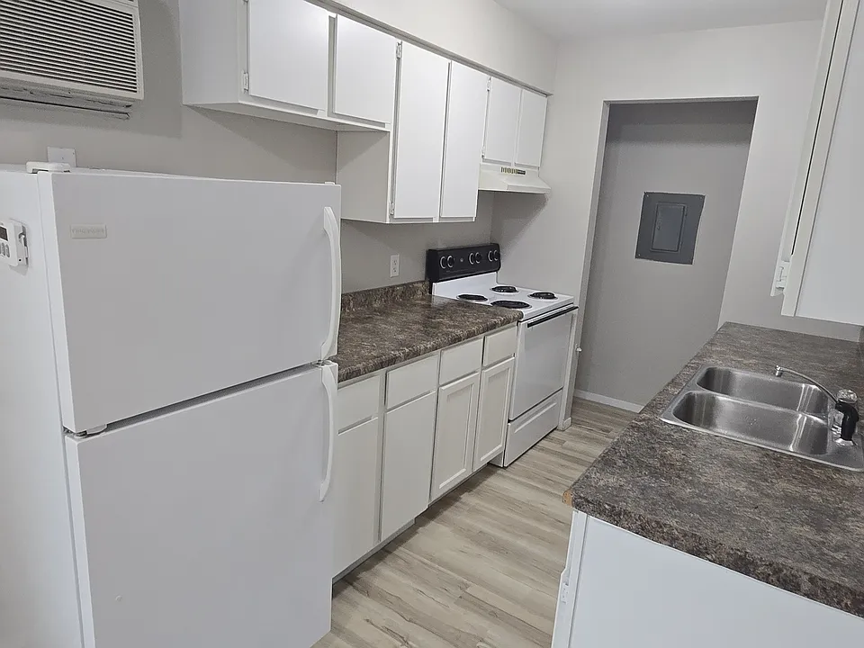 1128 Sunset Ln #3