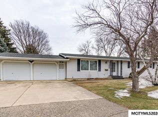 319 S Lincoln St, Sheffield, IA 50475