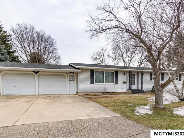 319 S Lincoln St, Sheffield, IA 50475