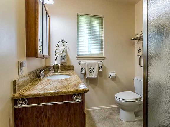 4th image of 5537 N Del Mar Ave