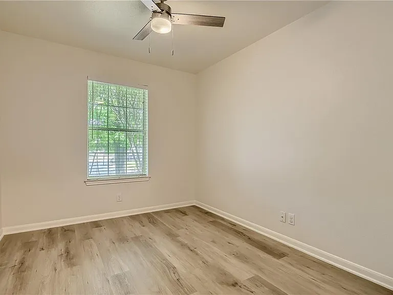 102 Osage Ct — Photo 24