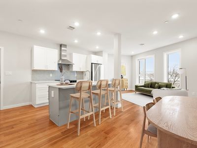 267 Old Colony Ave #202, Boston, MA, 02127