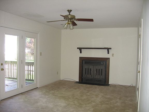 5th image of 218 Lisa Dr