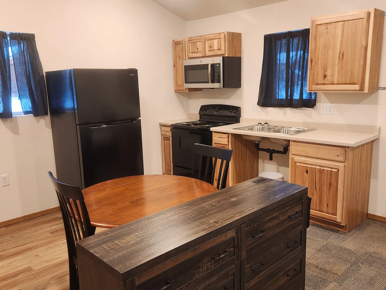 Studio, 320 sqft, $900 — Photo 3