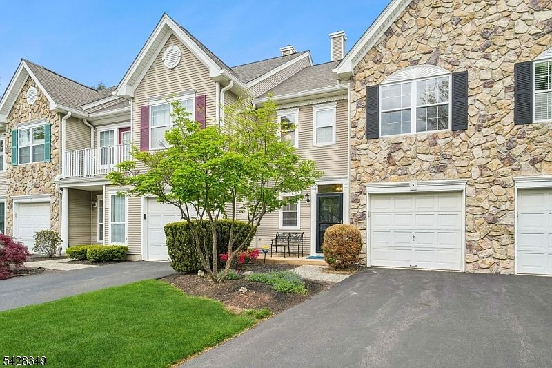 1st image of 6 Dorchester Drive