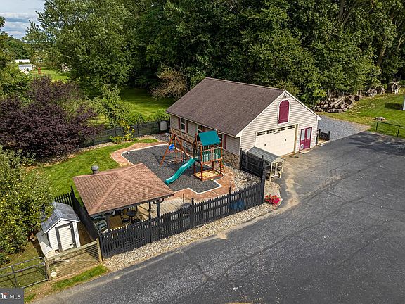 4th image of 6036 Fisher Dr