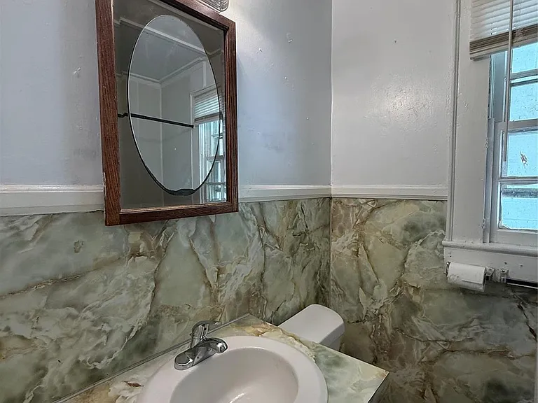 415 Circle Dr W — Photo 9