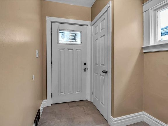 5th image of 2910 Ferry Ave
