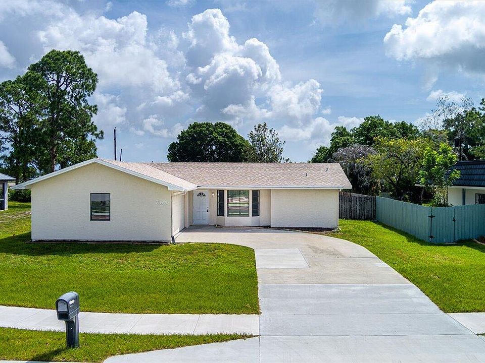 1st image of 765 SE Floresta Drive