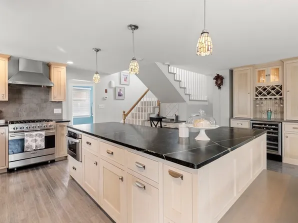 12 53rd St, Newburyport, MA 01950