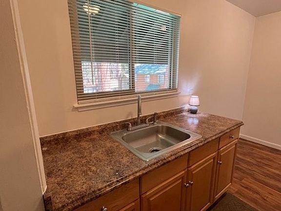 5th image of 1070-1074 Echo Rd #10