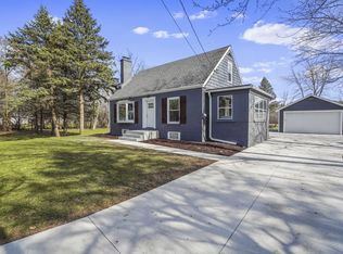 223 W State Rd, North Prairie, WI 53153