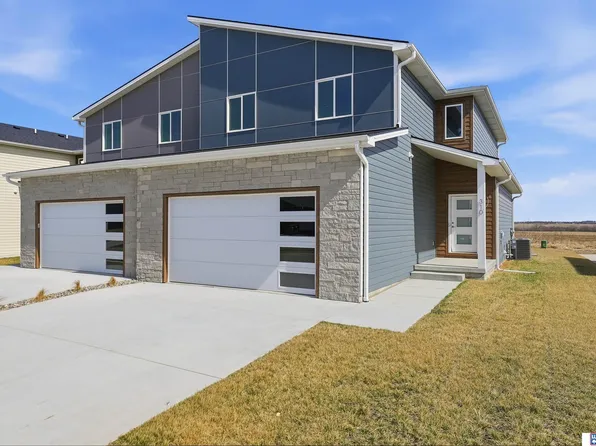 310 N 105th St, Lincoln, NE 68527