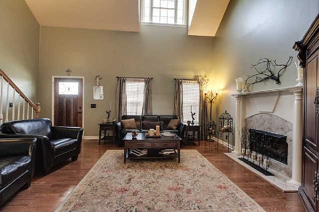 2nd image of 802 Bradford Pl