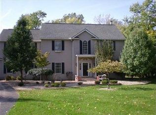 1564 Richmond Rd, Lyndhurst, OH 44124