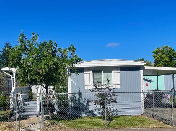 227 Chestnut Ln, Grants Pass, OR 97526