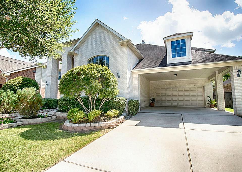 1st image of 202 Forest Creek Dr