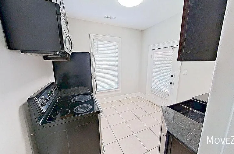 604 N Blount St #B — Photo 4
