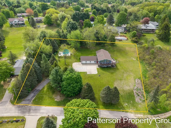 4154 S Sunset Dr, Fremont, MI 49412