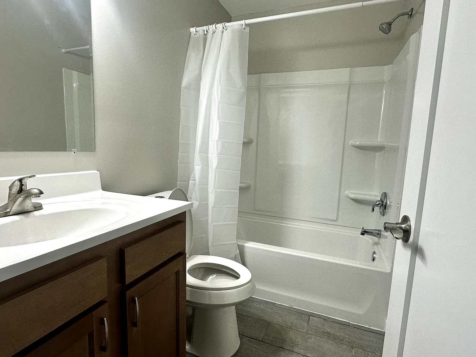 3 bed, 912 sqft, $1,145 — Photo 2