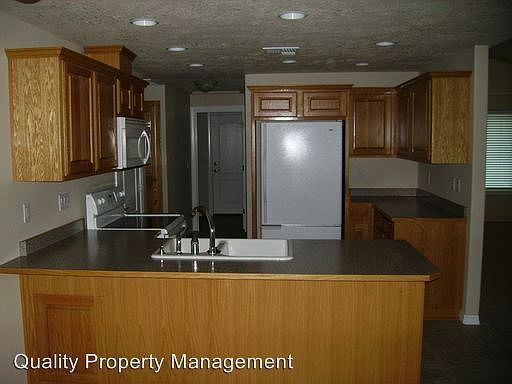 5th image of 2990 SW Ravenwood Dr