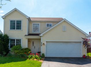 2570 N Stratford Ln, Round Lake Beach, IL 60073