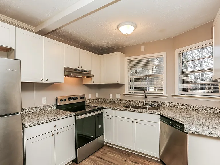 822963_020_kitchen_13468014.jpg