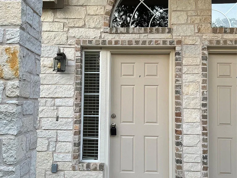 9 Deerfield Dr #B — Photo 2