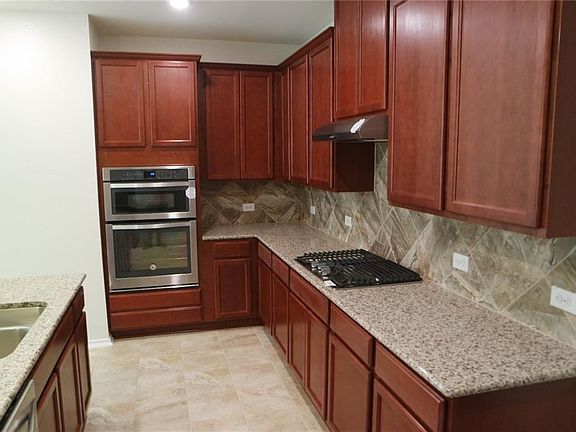 5th image of 1640 Uhland Dr