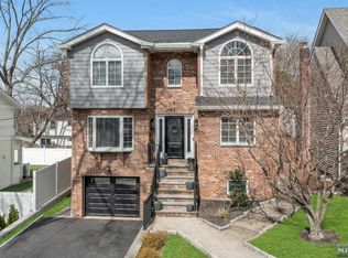 681 Ray Ave, Ridgefield, NJ 07657