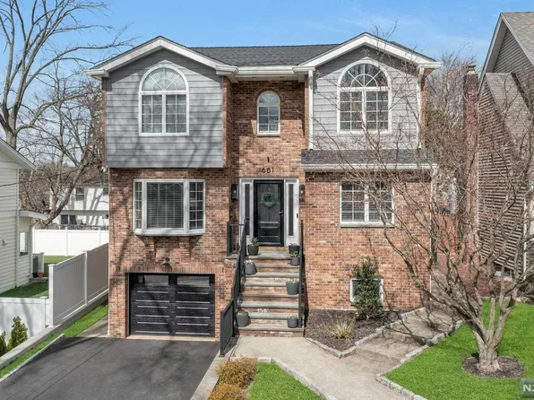 681 Ray Ave, Ridgefield, NJ 07657