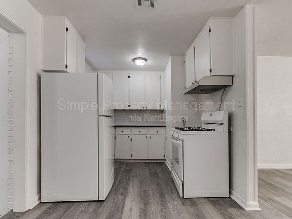 5th image of 405 E Northrup Dr