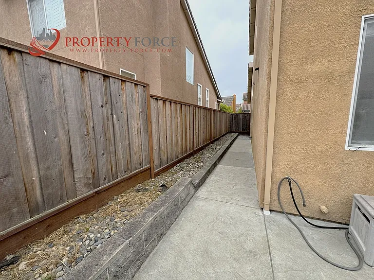 31 Cymbidium Cir — Photo 36