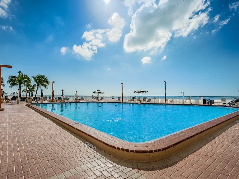 Community Outdoor heated Pool (Open Year-Round)