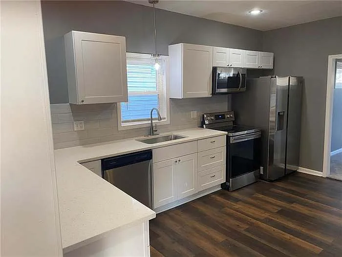 805 Gladstone Ave — Photo 4