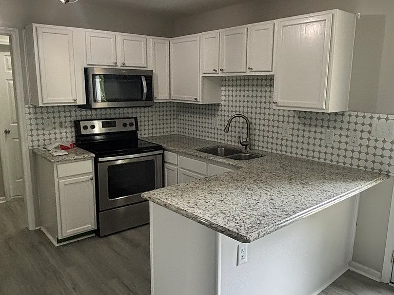 405 E Oakwood St — Photo 9