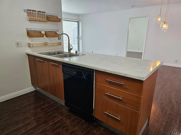 2121 Beloit Ave #312 — Photo 11
