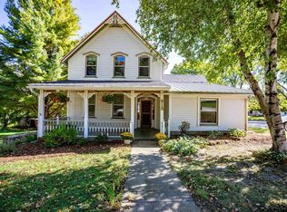 918 S Wisconsin St, Mineral Point, WI 53565